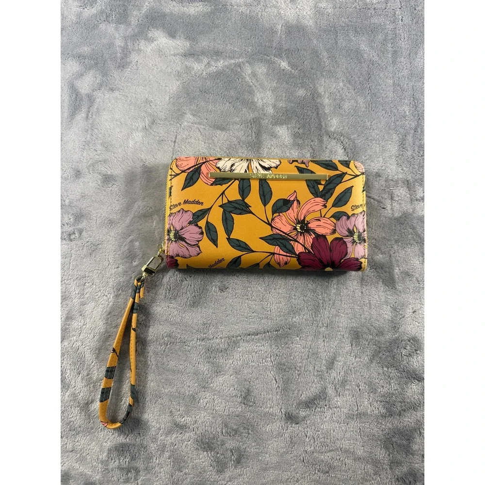 Steve Madden Yellow Floral Zip Around Wristlet Wallet Gold Tone Logo Bar